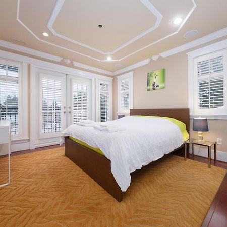 Oakridge Luxury Homestay Vancouver Exterior photo