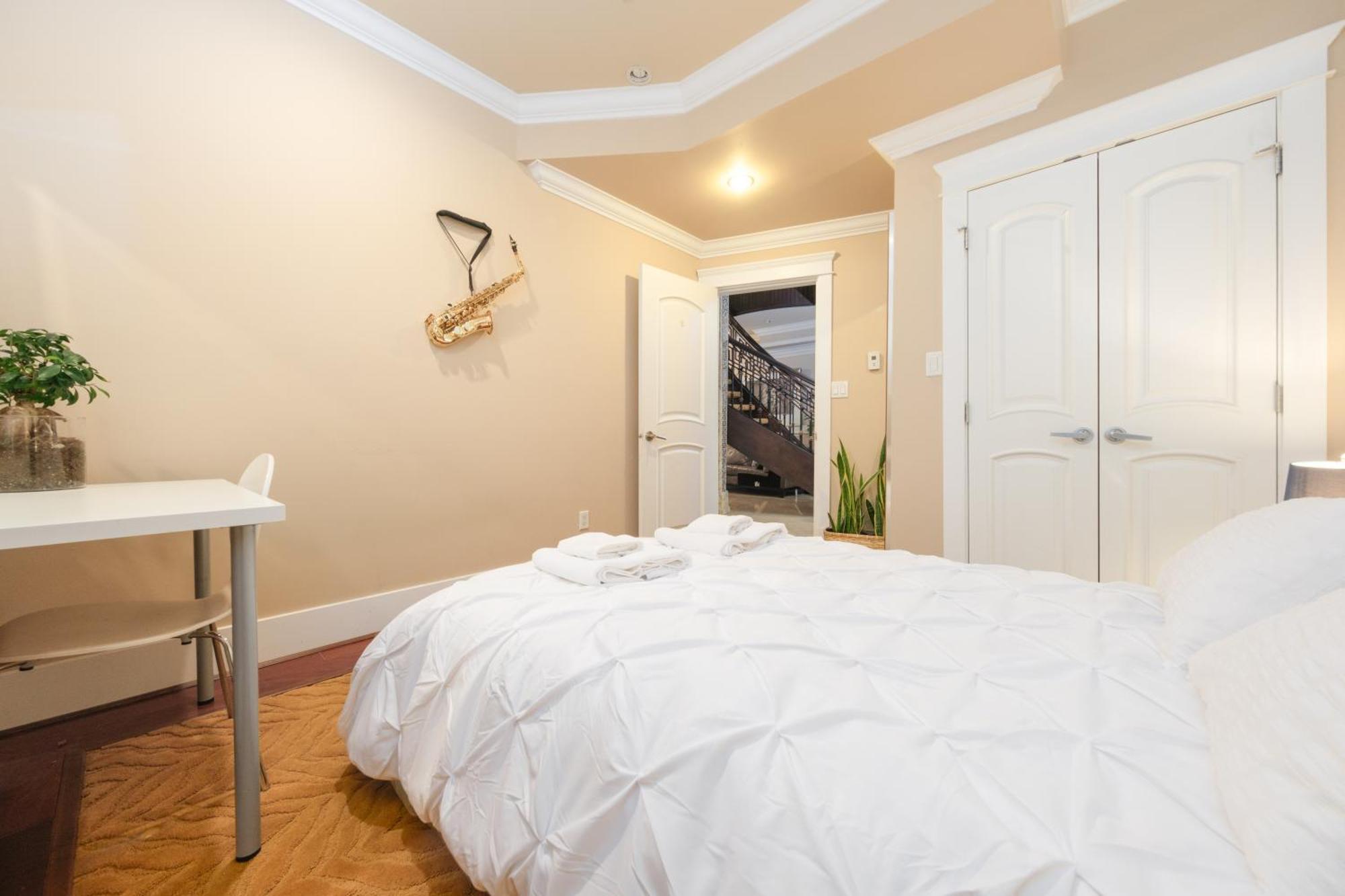 Oakridge Luxury Homestay Vancouver Exterior photo